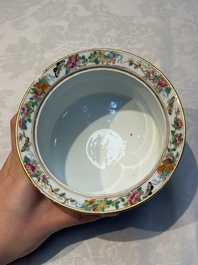 A Chinese Canton famille rose 20-piece tea service with figural design, 19th C.
