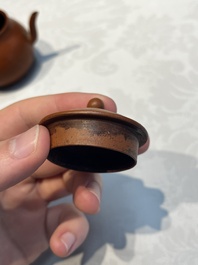 A Chinese Yixing stoneware teapot and cover, signed Hui Mengchen 惠孟臣, 20th C.