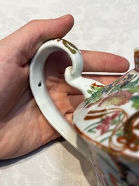 A Chinese Canton famille rose 20-piece tea service with figural design, 19th C.