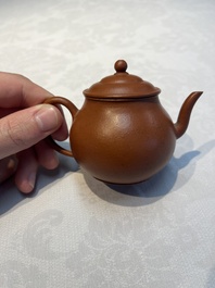 A Chinese Yixing stoneware teapot and cover, signed Hui Mengchen 惠孟臣, 20th C.