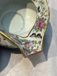 A Chinese Canton famille rose 20-piece tea service with figural design, 19th C.