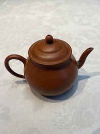 A Chinese Yixing stoneware teapot and cover, signed Hui Mengchen 惠孟臣, 20th C.