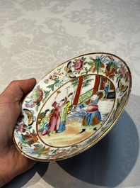 A Chinese Canton famille rose 20-piece tea service with figural design, 19th C.