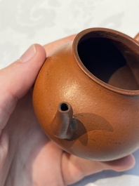 A Chinese Yixing stoneware teapot and cover, signed Hui Mengchen 惠孟臣, 20th C.