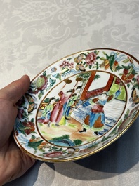 A Chinese Canton famille rose 20-piece tea service with figural design, 19th C.