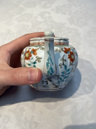 A Japanese Kakiemon teapot and cover, Edo, late 17th C.