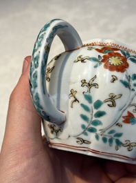 A Japanese Kakiemon teapot and cover, Edo, late 17th C.
