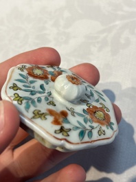 A Japanese Kakiemon teapot and cover, Edo, late 17th C.