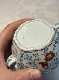 A Japanese Kakiemon teapot and cover, Edo, late 17th C.