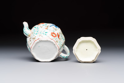 A Japanese Kakiemon teapot and cover, Edo, late 17th C.
