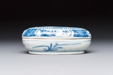 A Chinese blue and white 'Flying horse' betel nut box and cover, Wanli