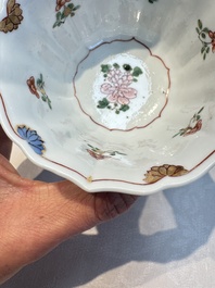 Two Chinese famille verte cups and four saucers, lingzhi and jade marks, Kangxi