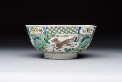 A Chinese famille verte 'Mythical Beasts' bowl, Lu Yi Tang 菉漪堂 mark, Kangxi