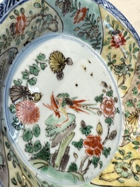 Two Chinese famille verte cups and four saucers, lingzhi and jade marks, Kangxi