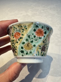 Two Chinese famille verte cups and four saucers, lingzhi and jade marks, Kangxi
