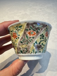 Two Chinese famille verte cups and four saucers, lingzhi and jade marks, Kangxi