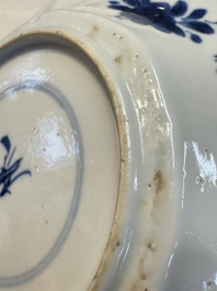 Two Chinese famille verte cups and four saucers, lingzhi and jade marks, Kangxi