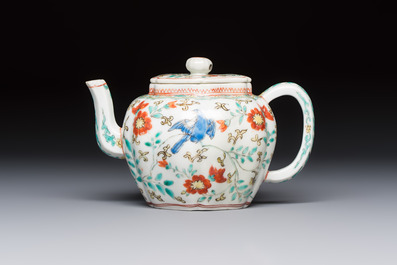 A Japanese Kakiemon teapot and cover, Edo, late 17th C.