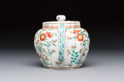 A Japanese Kakiemon teapot and cover, Edo, late 17th C.
