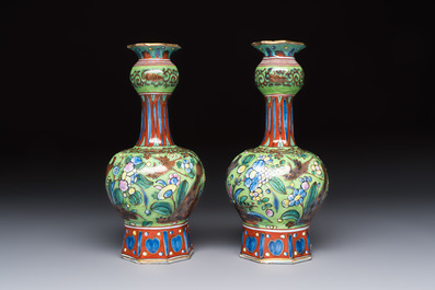 A pair of clobbered Dutch Delft vases, 17th C.
