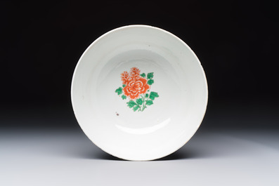 A Chinese famille verte 'Mythical Beasts' bowl, Lu Yi Tang 菉漪堂 mark, Kangxi