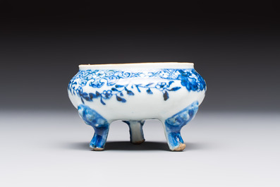 13 Chinese blue and white wares and four sets of Japanese Imari cups and saucers, 17/18th C.