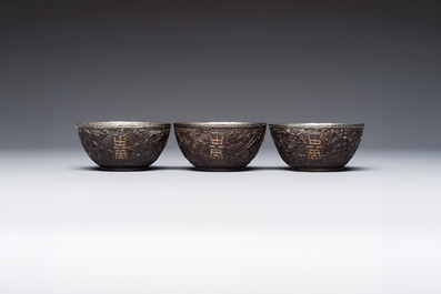 A group of 12 Chinese silver-lined coconut 'Shou 壽' bowls and cups, Wang Hengxin 王恆馨 marks, 19/20th C.