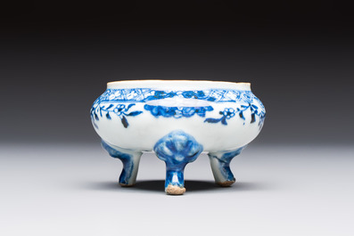 13 Chinese blue and white wares and four sets of Japanese Imari cups and saucers, 17/18th C.
