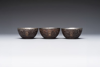 A group of 12 Chinese silver-lined coconut 'Shou 壽' bowls and cups, Wang Hengxin 王恆馨 marks, 19/20th C.