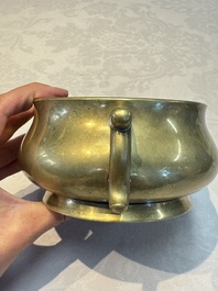 A Chinese bronze handled censer and stand, 17/18th C.