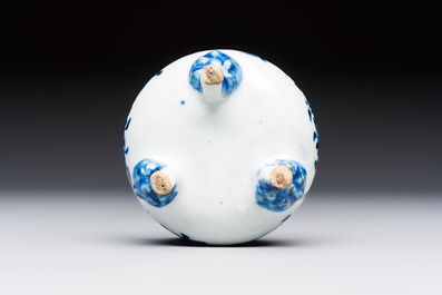 13 Chinese blue and white wares and four sets of Japanese Imari cups and saucers, 17/18th C.