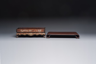 A Chinese or Vietnamese mother-of-pearl-inlaid wooden tray and a Chinese hongmu stand, 19/20th C.