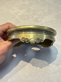 A Chinese bronze handled censer and stand, 17/18th C.