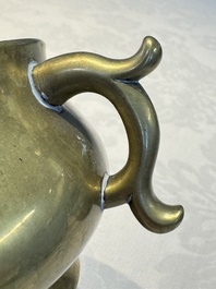 A Chinese bronze handled censer and stand, 17/18th C.