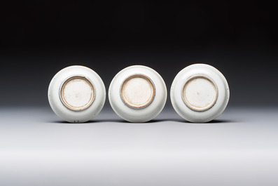 Five Japanese blue and white saucer dishes with an incised poem, Edo, 18th C.