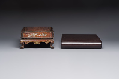 A Chinese or Vietnamese mother-of-pearl-inlaid wooden tray and a Chinese hongmu stand, 19/20th C.