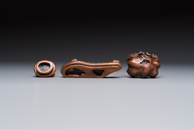 Three Chinese red coral carvings on wooden stands, 19/20th C.