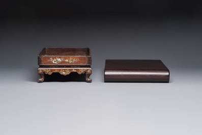 A Chinese or Vietnamese mother-of-pearl-inlaid wooden tray and a Chinese hongmu stand, 19/20th C.