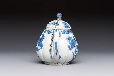 13 Chinese blue and white wares and four sets of Japanese Imari cups and saucers, 17/18th C.