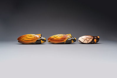 A collection of 19 French &lsquo;Cicada&rsquo; wall pocket vases, 20th C.