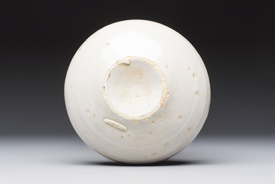 A blue and white Hispano-Moresque pottery bowl, Manises or Paterna, Spain, 15th C.