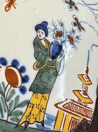 A blue and white Dutch Delft covered vase and two polychrome plates, 17/18th C.