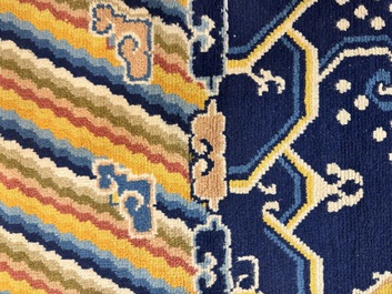 A Sino-Tibetan woollen 'Dragon' pillar carpet, 19th C.