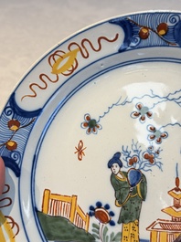 A blue and white Dutch Delft covered vase and two polychrome plates, 17/18th C.