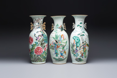 Three Chinese famille rose vases, signed Hu Yuanxin 胡源鑫, Luo Yisheng 羅義盛 and Wang Shengtai 汪生泰, 20th C.