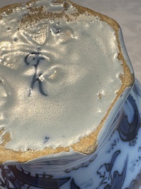 A blue and white Dutch Delft covered vase and two polychrome plates, 17/18th C.