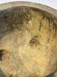 A Chinese archaic bronze ritual tripod food vessel, 'Li 鬲', early Shang