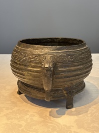 A Chinese archaic ritual tripod food vessel with Taotie design, 'Gui 簋', Western Zhou