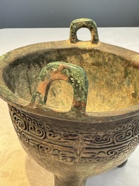 A Chinese archaic bronze ritual tripod food vessel, 'Li 鬲', early Shang