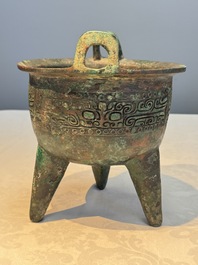 A Chinese archaic bronze ritual tripod food vessel, 'Li 鬲', early Shang